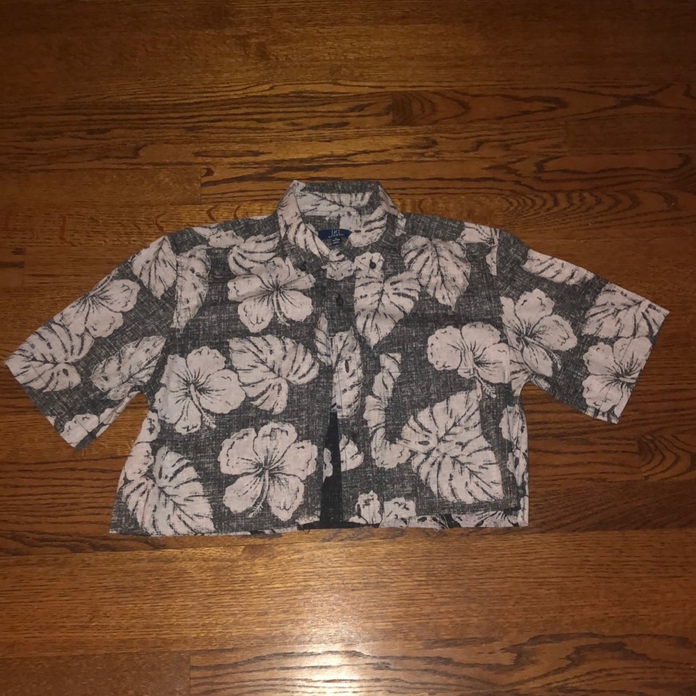 Grey and white flower top
